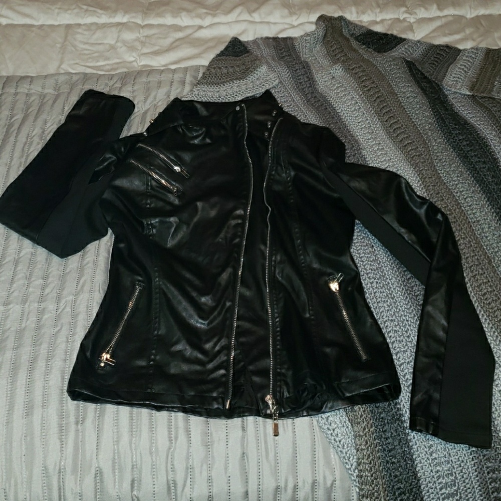 🐂LeatherJacket- Fitted w/ STUDS sm